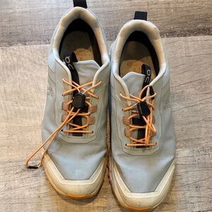 On Running Women's Light Gray Sneakers with Orange Laces